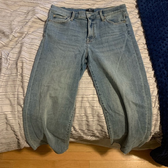 7 For All Mankind cropped alexa with cut hem light wash jeans - Picture 3 of 6